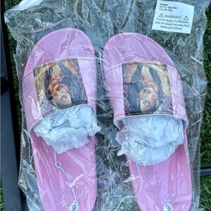 Bubblegum Pink Graphic Slides – Aaliyah Tribute | Size 9 💖